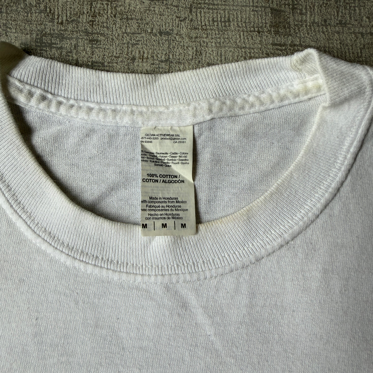 “Live Like A Captain, Party Like A Pirate” Vintage White Graphic Tee Size M Mens -E44