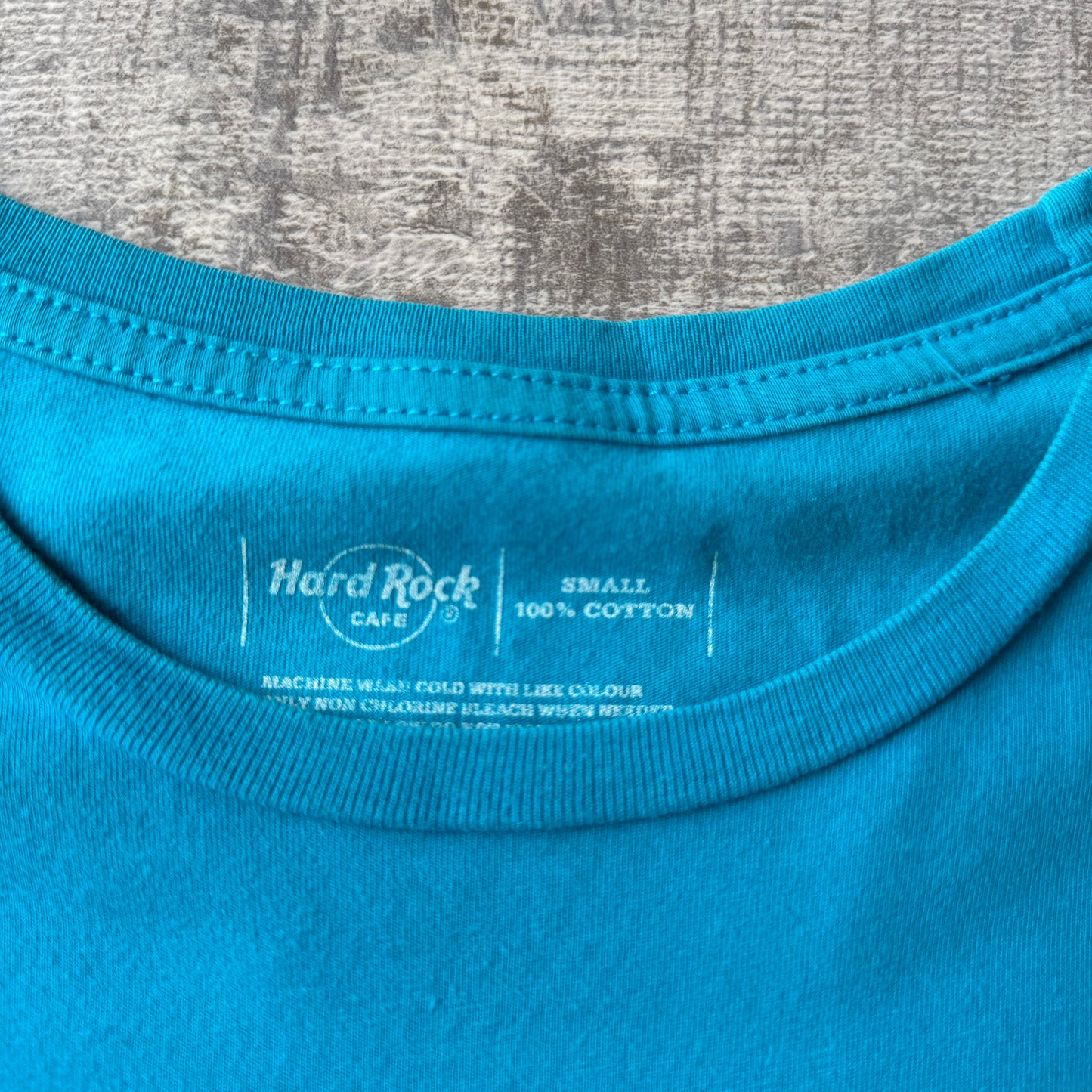 Hard Rock Saigon Womens Graphic Top Size S Teal Blue Fitted -B21