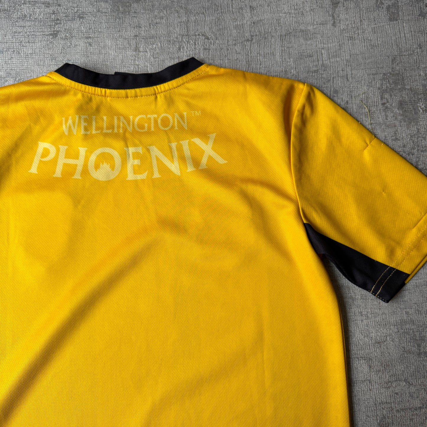 Wellington Phoenix Hyundai A-League Yellow Football Jersey Size 12y Fits XS-S Womens -H9