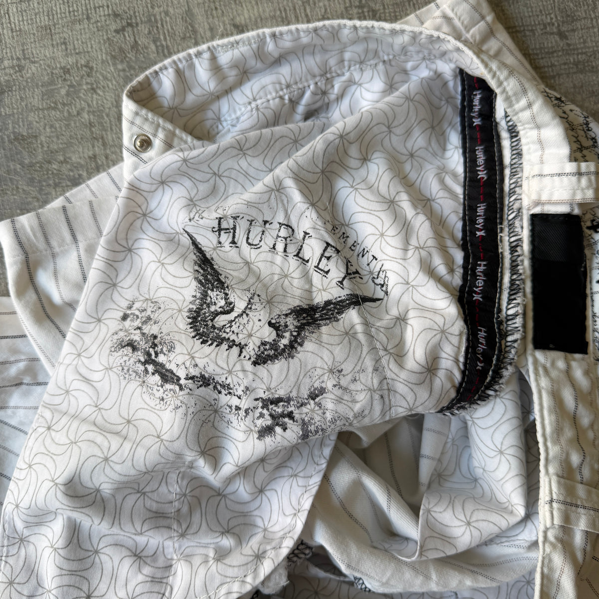 Hurley Y2K Baggy White/ Black Cargo Shorts Size 31 Pinstripe -A47