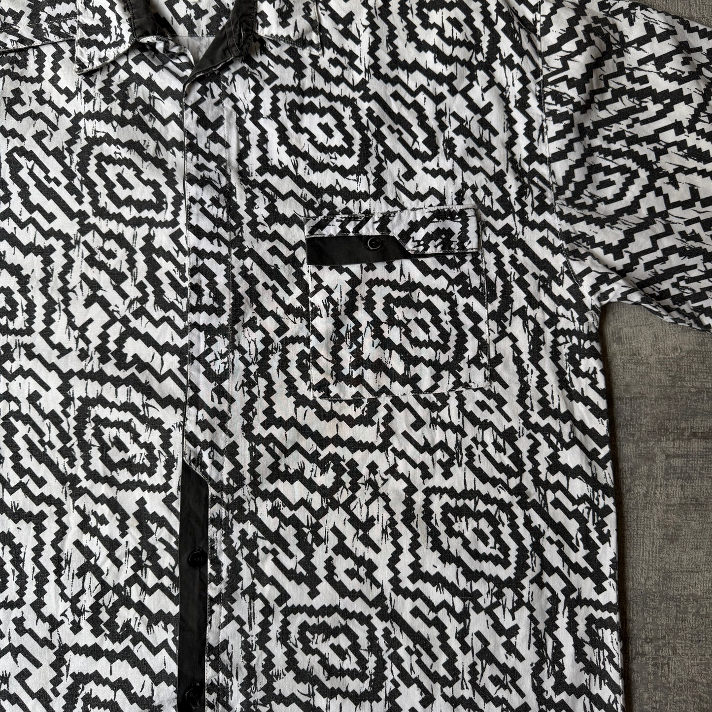 Vintage Mens Cropped Button Up White Black Size Fits L Geometric Pattern          -H2