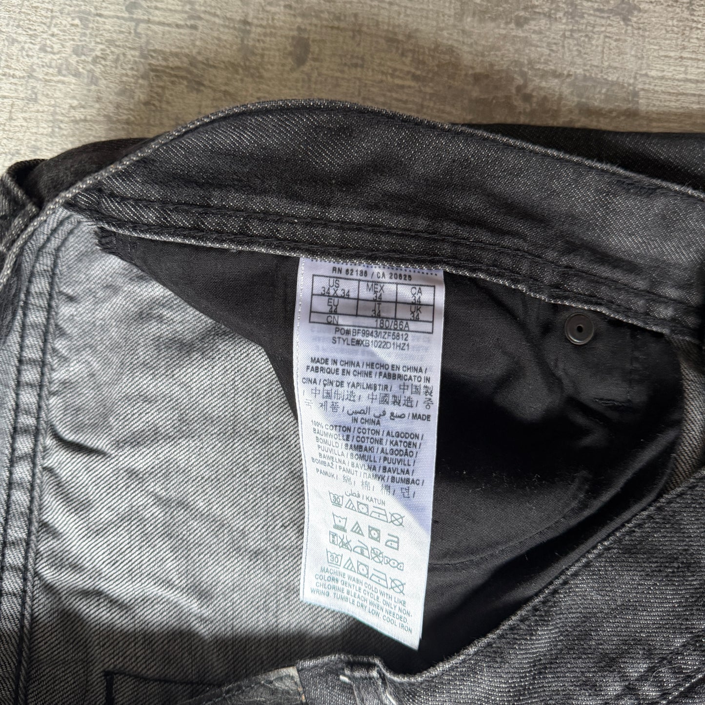 GUESS Vintage Black Jeans 34 Straight Leg Denim            -F7