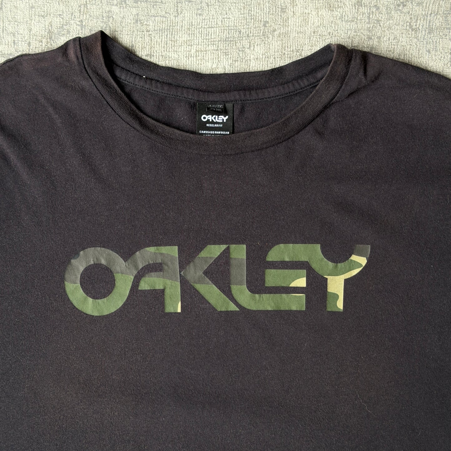 Oakley Black Graphic Top Camo Logo Size 2XL Mens Short Sleeve          -A35