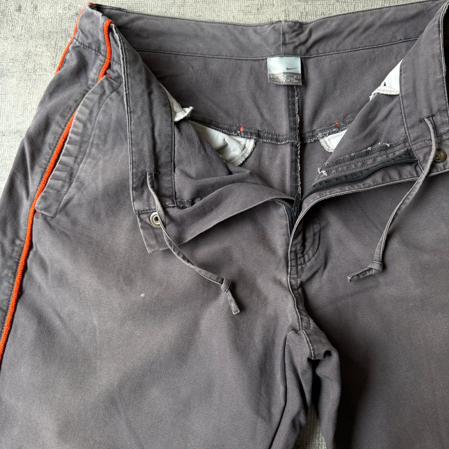 Nike Y2K Cargo Shorts Size M Mens Grey Orange Piping Detail        -H20