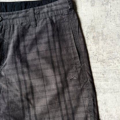 Kathmandu Black Plaid Baggy Cargo Shorts Size M Mens             -F3