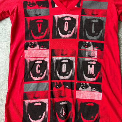 Volcom Y2K Womens Graphic Top Size S Womens Red V-Neck Tee           -B18
