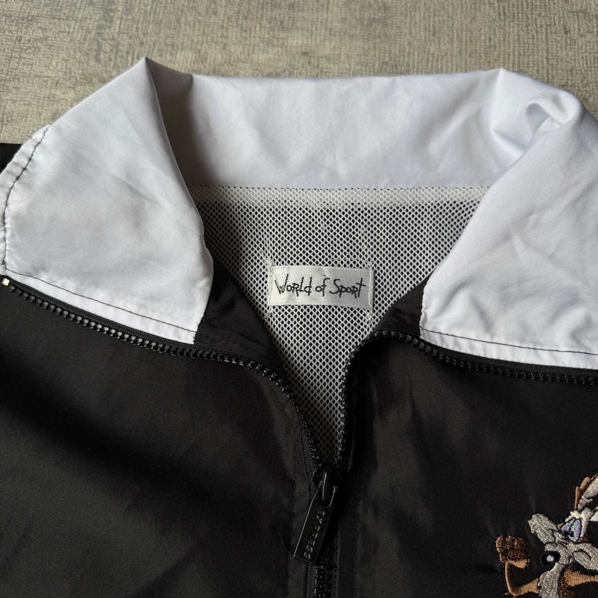 Vintage Looney Tunes Windbreaker Jacket Fits Like Size XL Mens Black "Wile E Coyote"          -A36