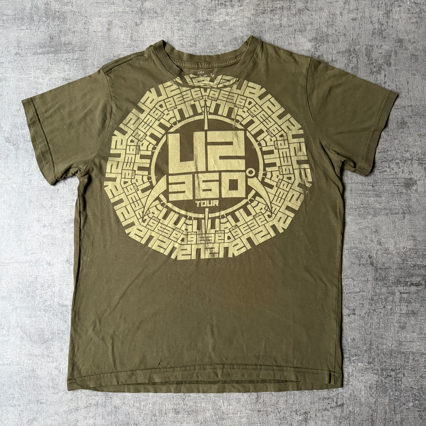 U2 “360 Tour” T-Shirt Size M Khaki Green 2009 Tour top                   -F41