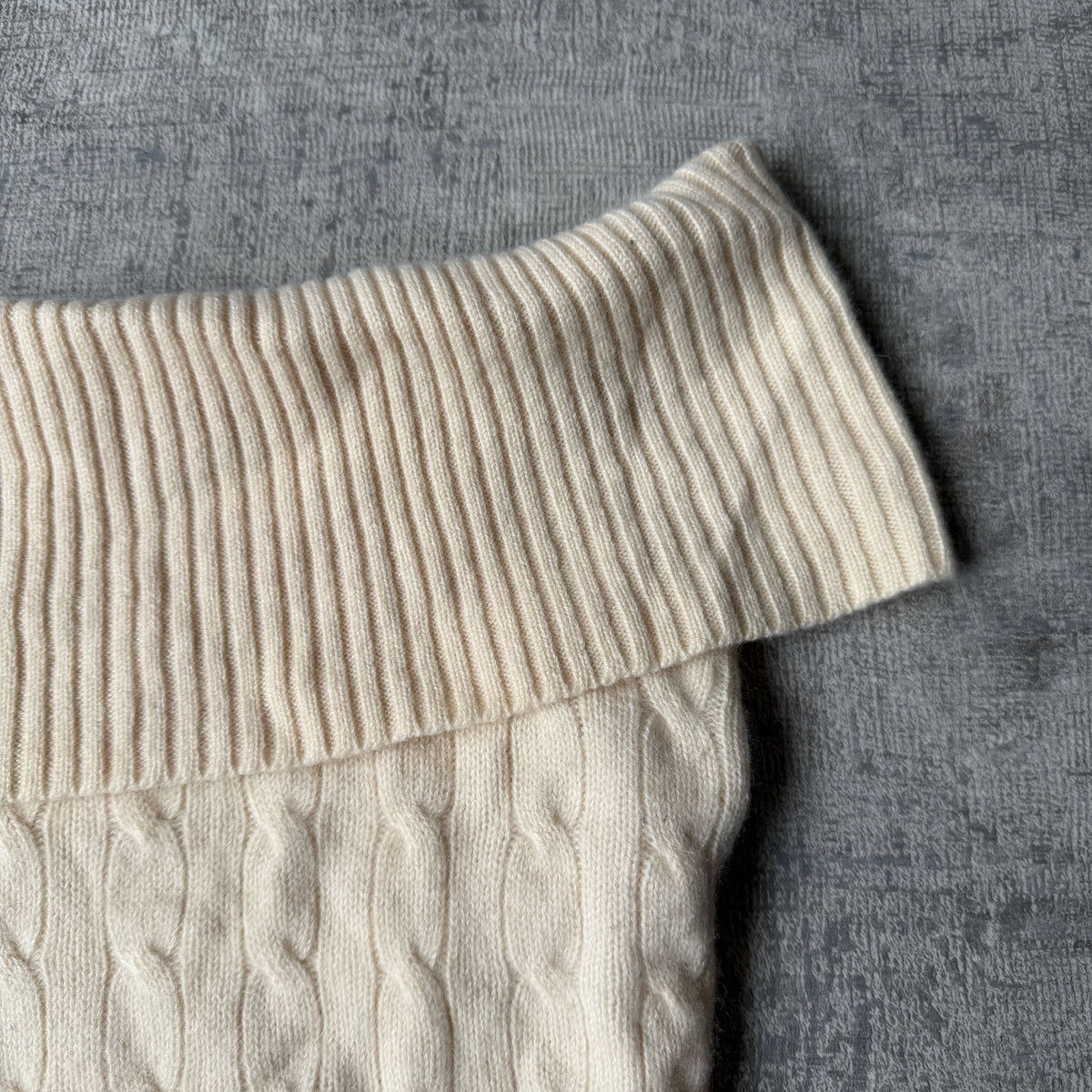 Ralph Lauren Black Label Early 2000’s Cream Off The Shoulder 100% Cashmere Knit Top Size L Womens                        -E69