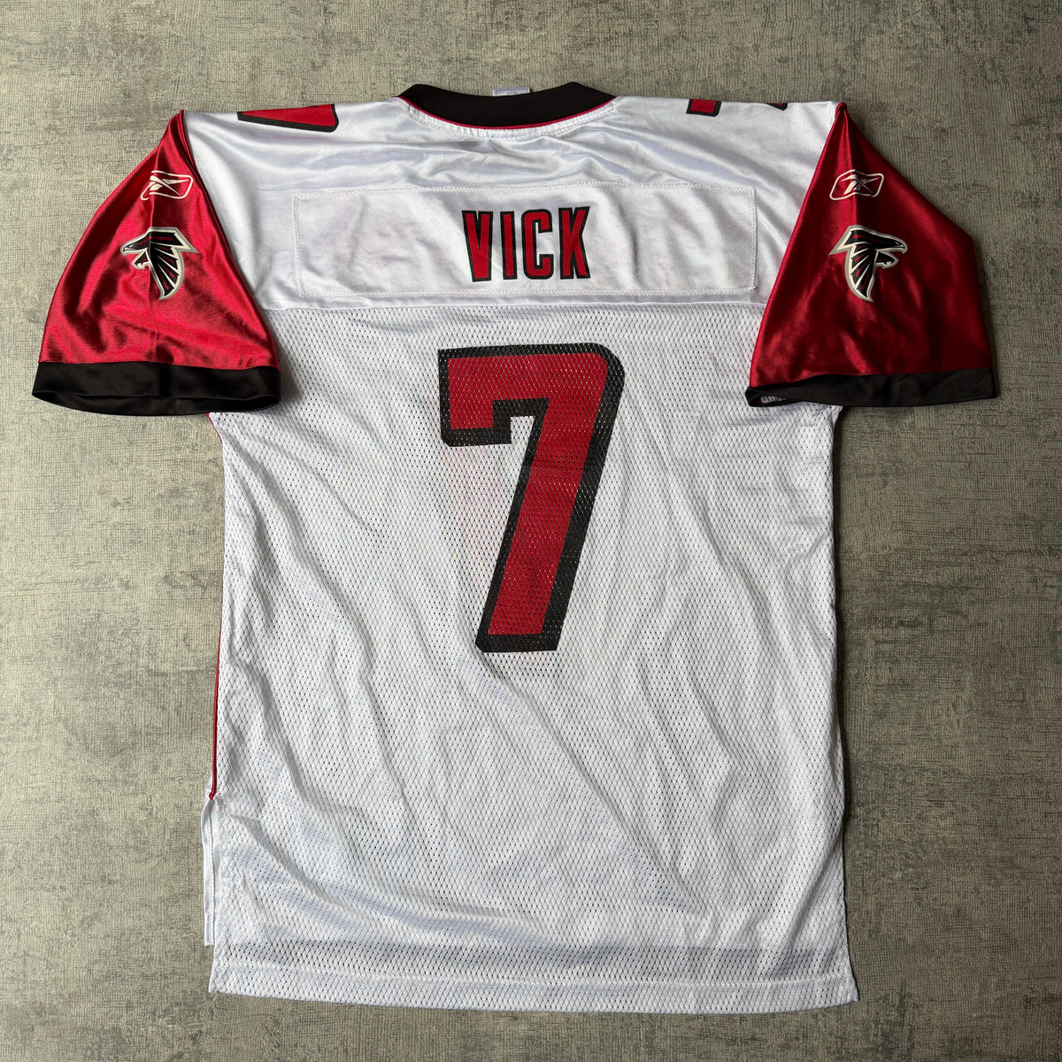 NFL Atlanta Falcons Jersey Size M Mens Vick #7      -H6