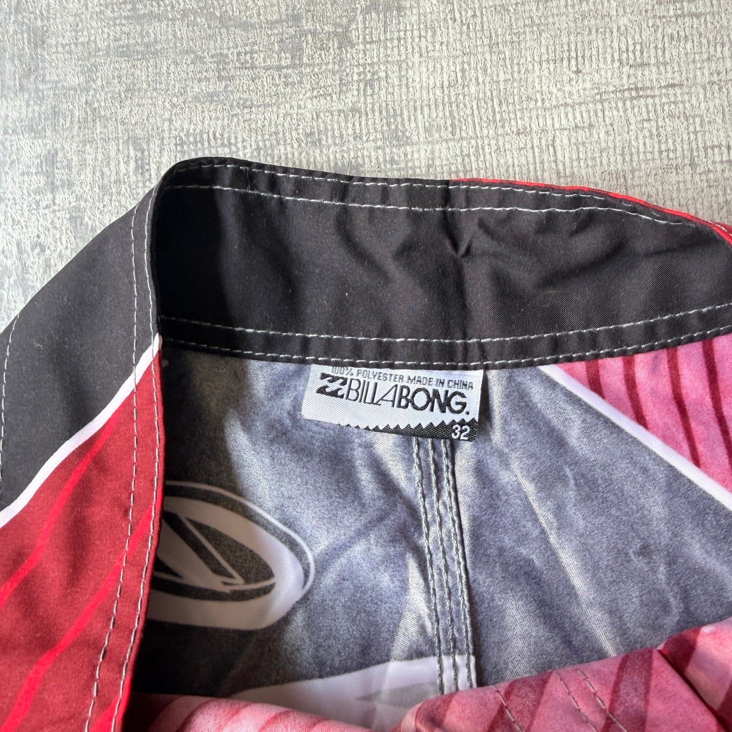 Billabong Y2K Boardies Size 32 Red Black White NWT'S             -B57