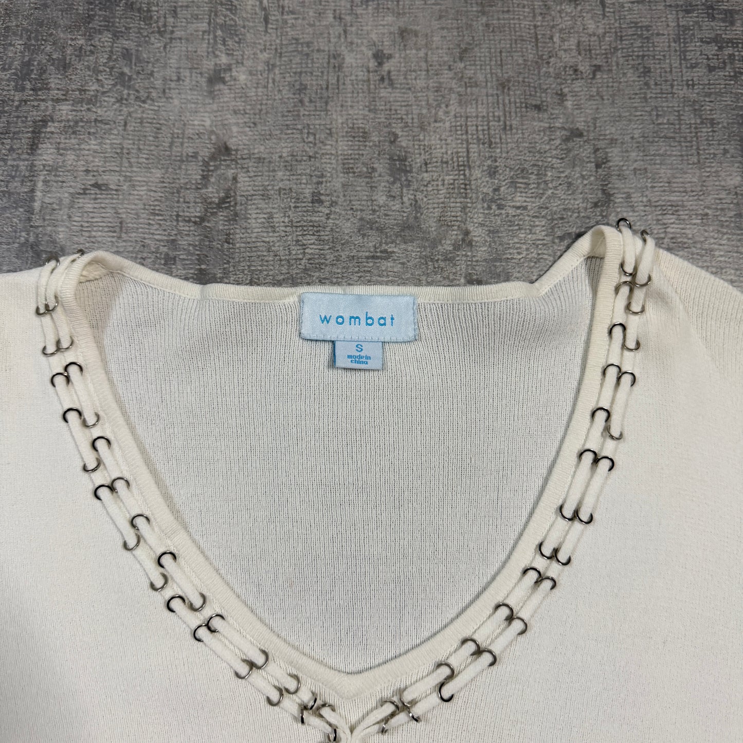 Wombat Womens Y2K Cream Ring Detail Top Scoop Neck Size S        -I38