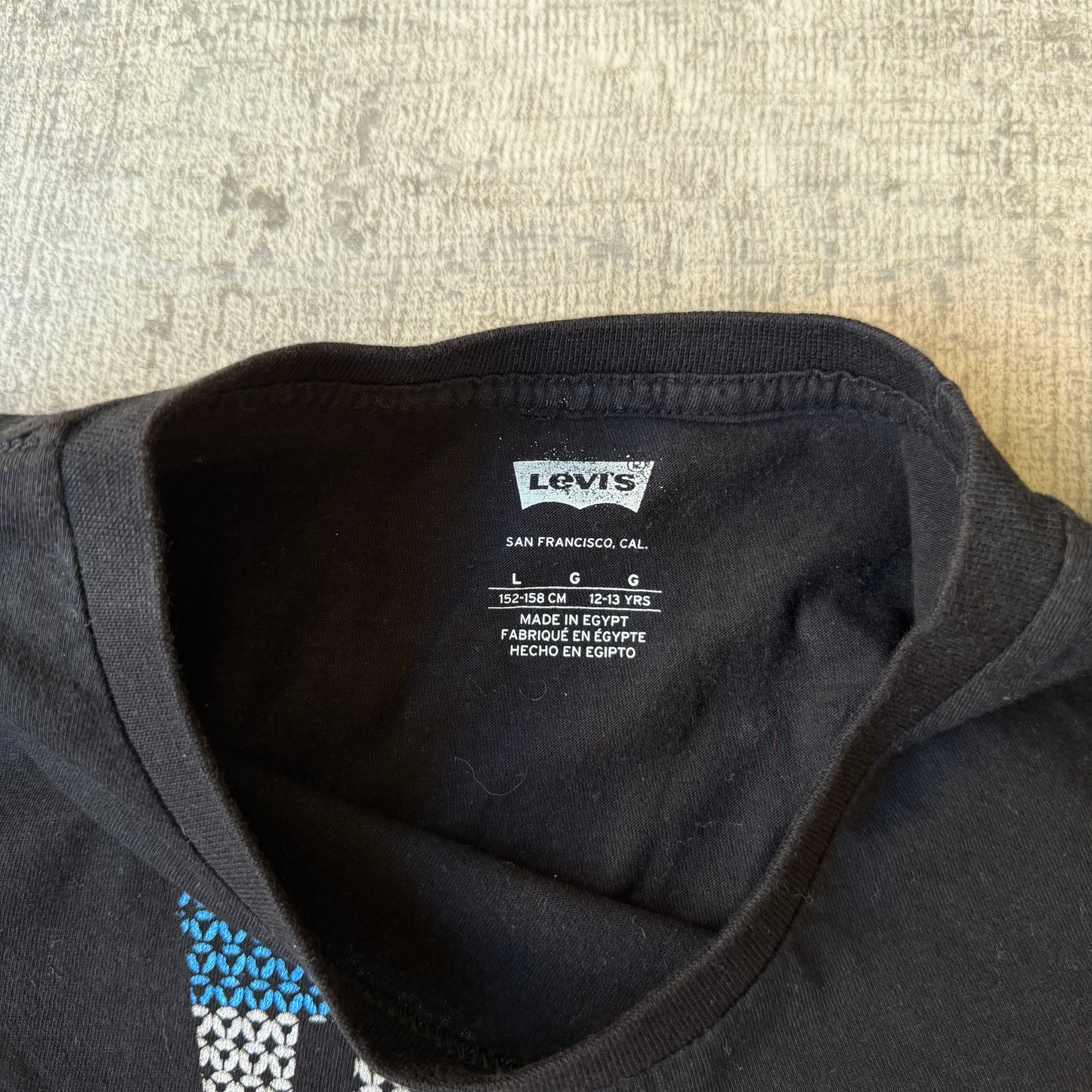 Levis Womens Y2K Black Graphic Baby Tee Fits Size S Womens            -D40