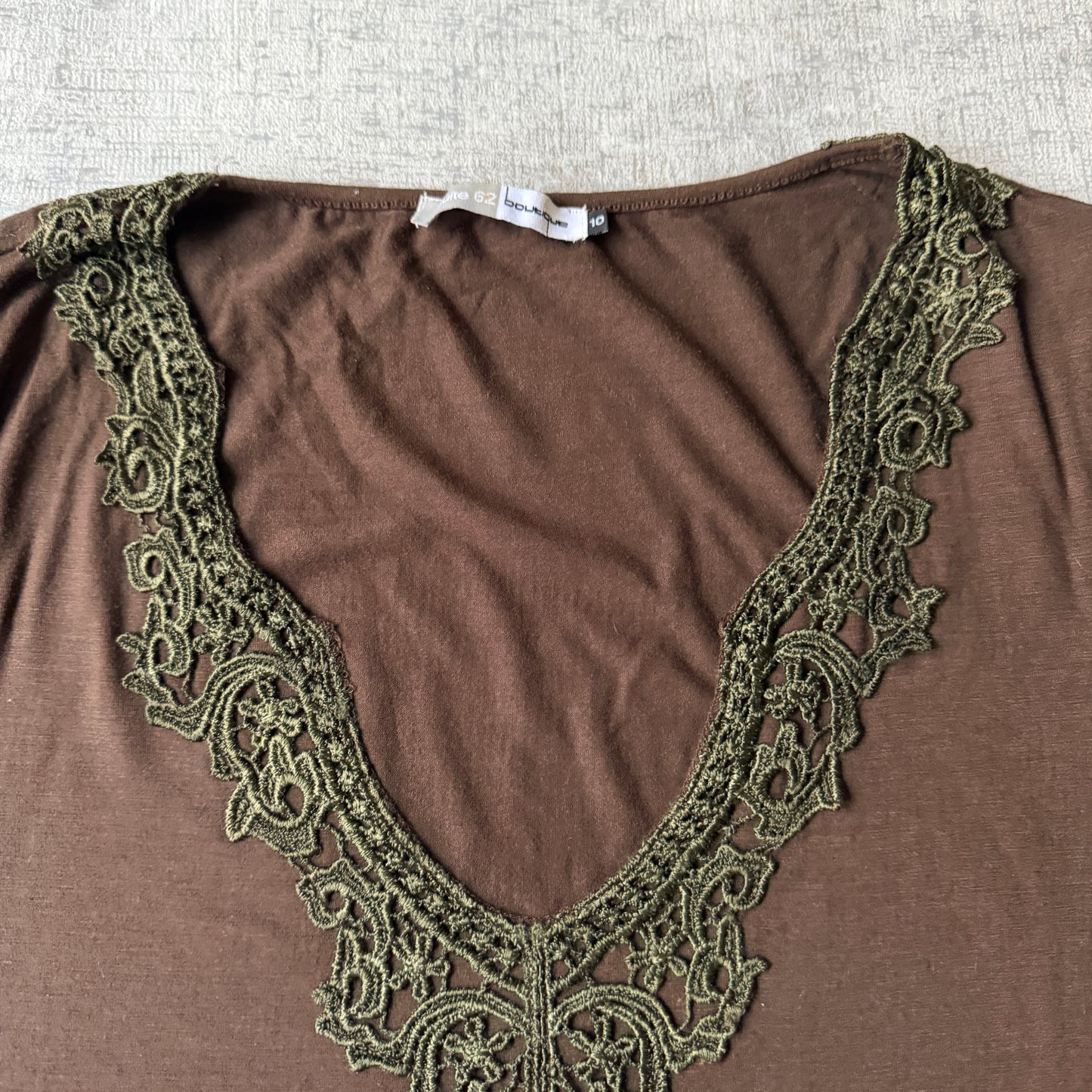 Suite Boutique Womens Brown Y2K Top Size 10 V Neck          -F62