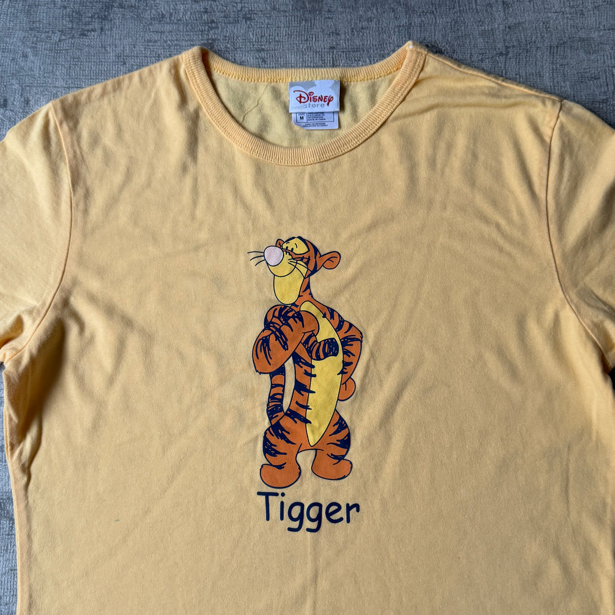 Disney Y2K Tigger Womens Yellow Baby Tee Size M Pastel Yellow             -F60