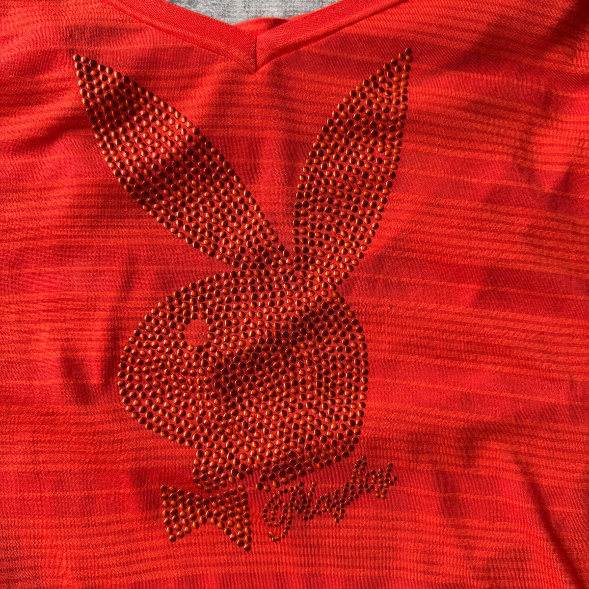 Playboy Y2K Womens Top Size L Orange Studded V-Neck Striped Tee            -B24