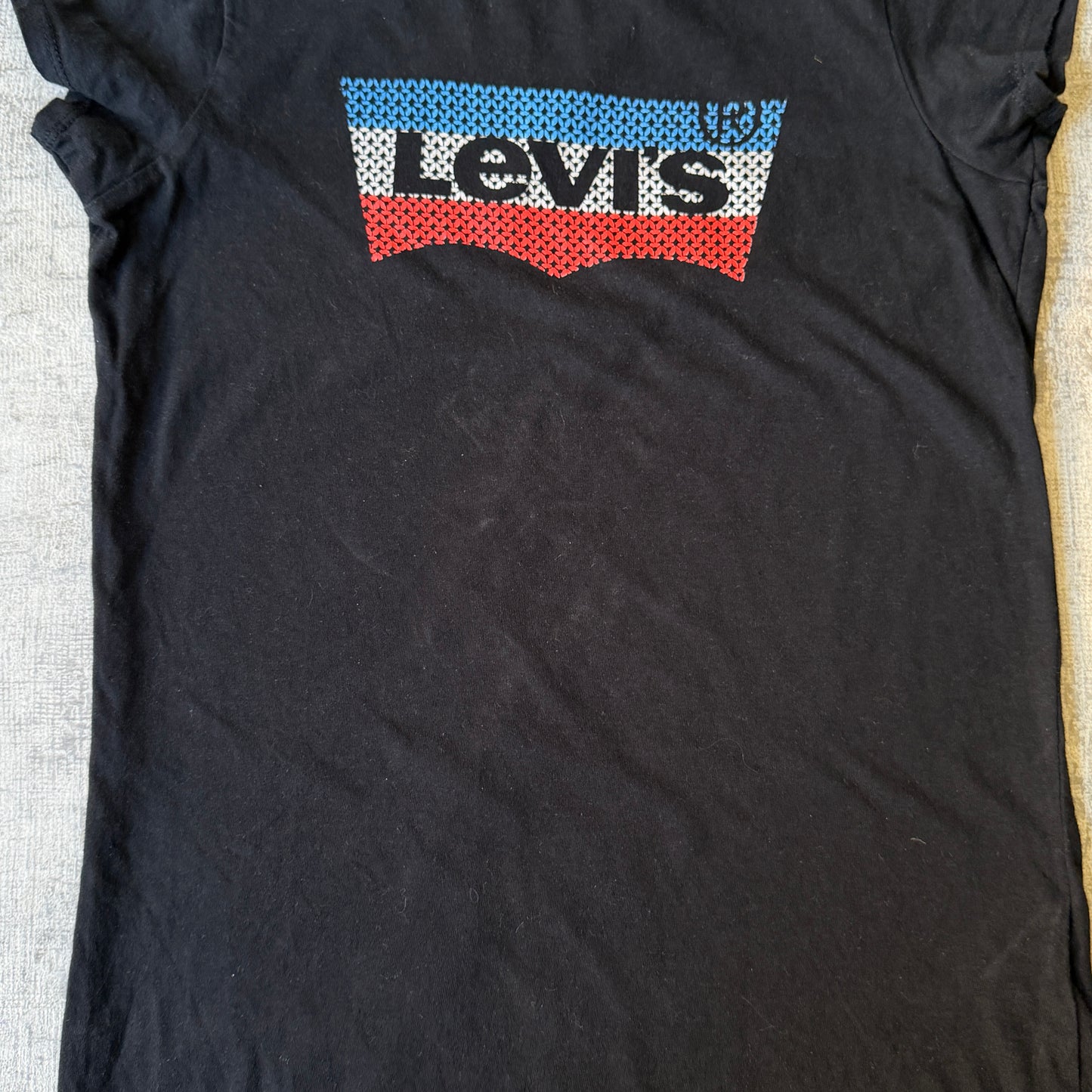 Levis Womens Y2K Black Graphic Baby Tee Fits Size S Womens            -D40