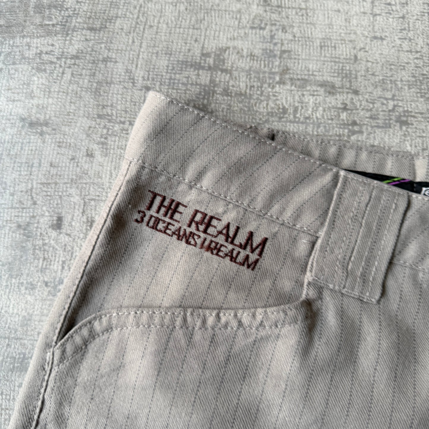 The Realm Y2K Baggy Cargo Shorts Size 36 Grey Pinstripe             -B40