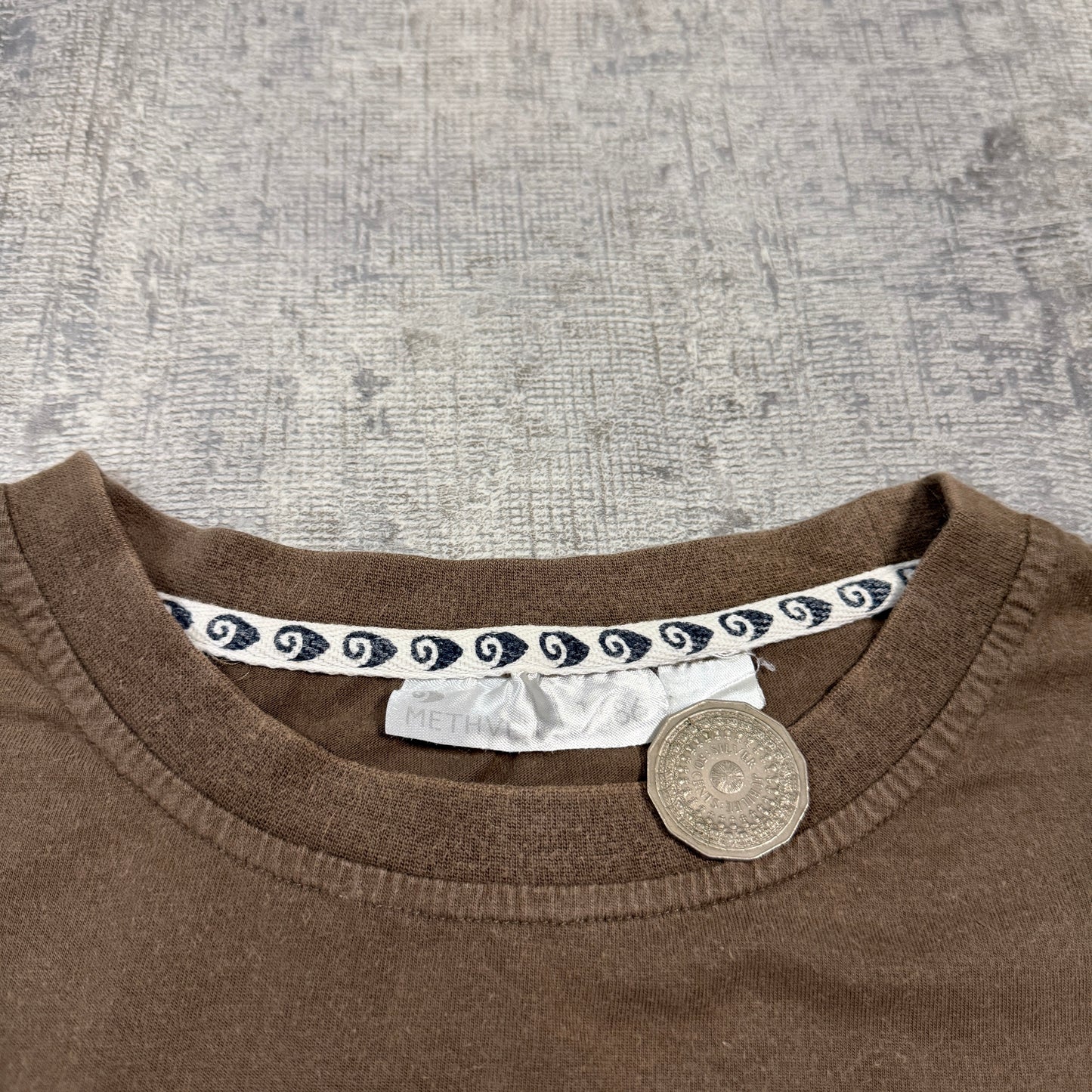 “Because You Didn’t come down in the last shower” Y2K Brown Tee Size L Mens              -I55