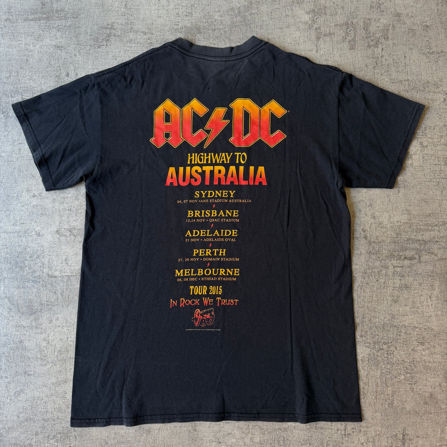 ACDC Highway To Hell Tour Shirt Fits Size M Mens 2015 Black Tee    -A7