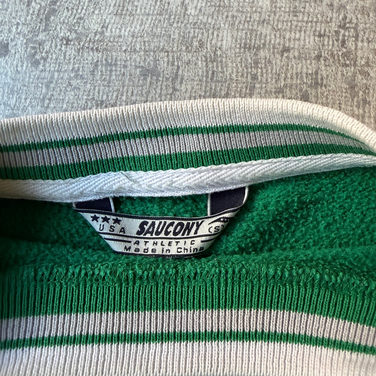 Saucony Vintage Two Tone Sweater Size S Mens Oversized Green White           -B46