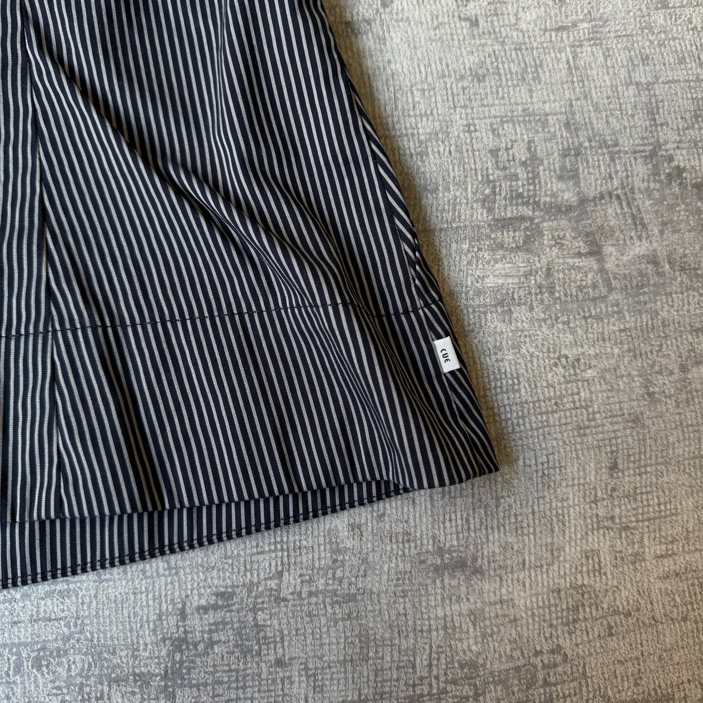 CUE Womens Y2K Pinstripe Blouse Top Size 12 Black & White Fitted Top             -E64