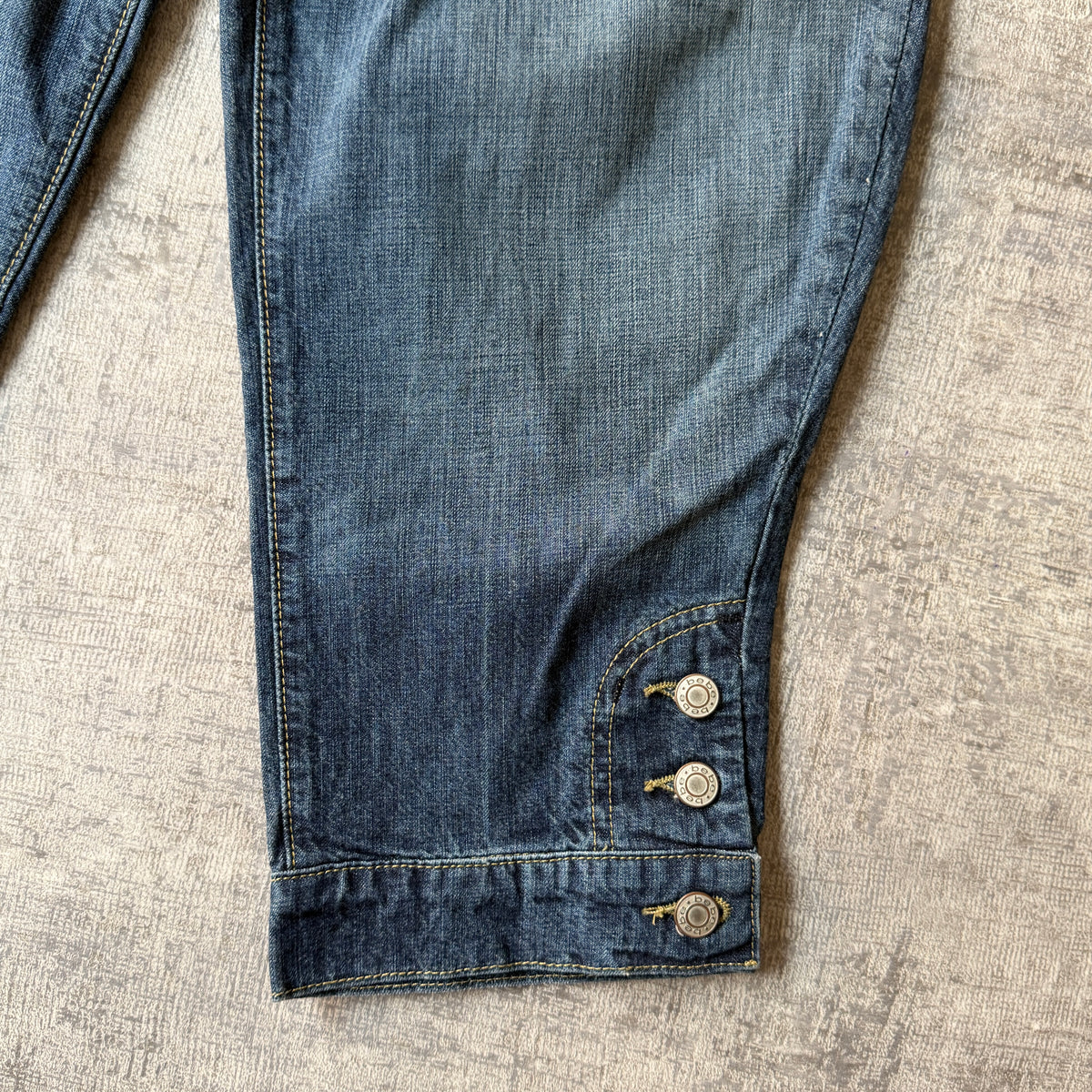 Bebe Y2K Denim Capris Size 25 Dark Blue 3/4 Pants             -B34