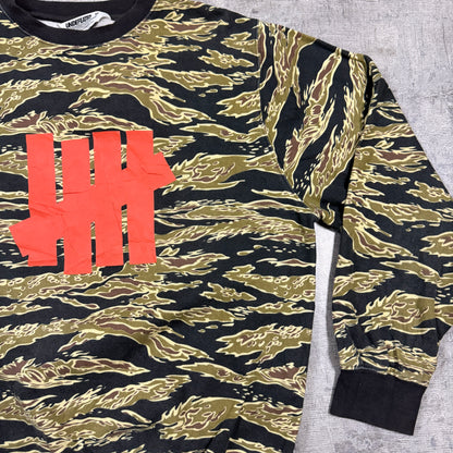 Undefeated Camo Graphic Sweater Size M Mens Green Black Streetwear Pullover    -I29