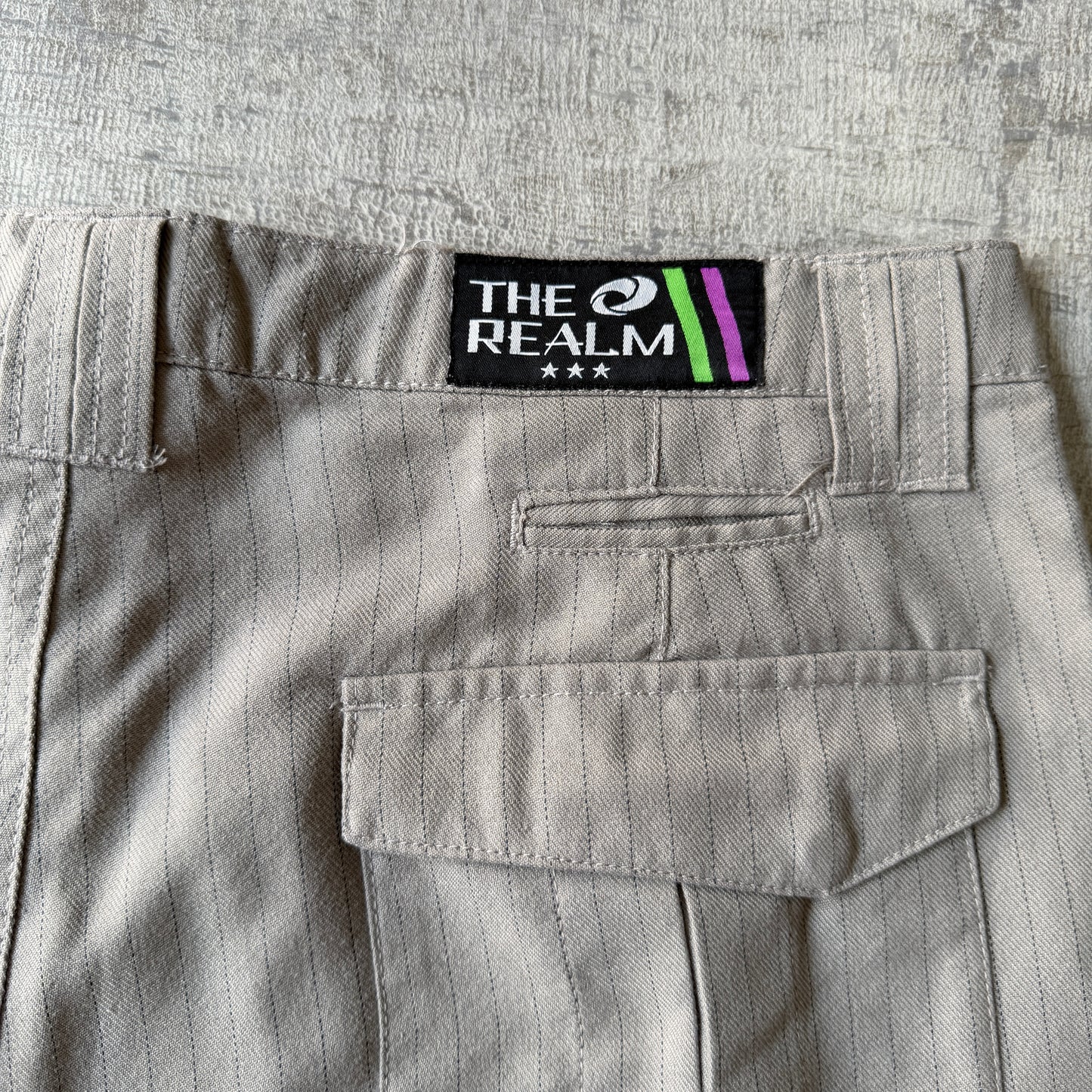 The Realm Y2K Baggy Cargo Shorts Size 36 Grey Pinstripe             -B40