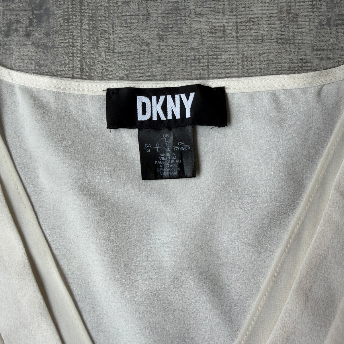DKNY Womens Y2K White V Neck Blouse Top Size L Womens       -G67