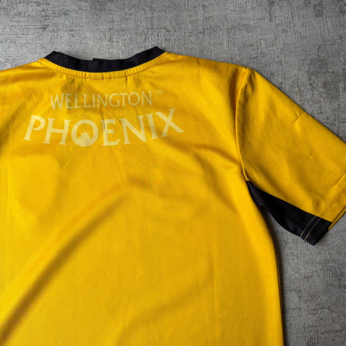 Wellington Phoenix Hyundai A-League Yellow Football Jersey Size 12y Fits XS-S Womens         -H9