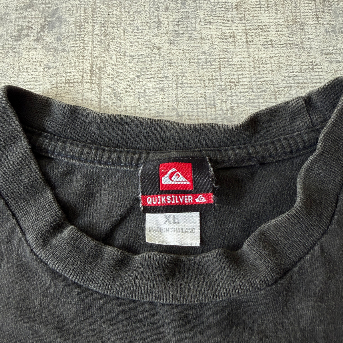 Quiksilver Y2K Black Mens Graphic T-Shirt Size XL Raised Print                 -D68