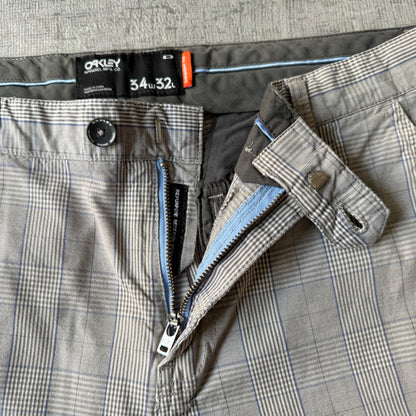 Oakley Mens Grey Plaid Cargo Shorts Size 34W 32L             -A49