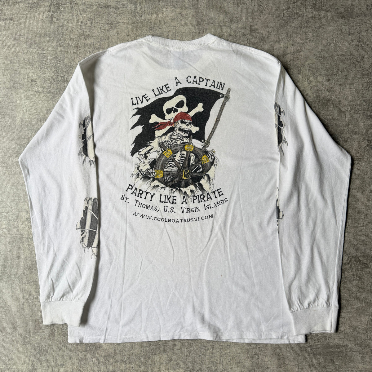 “Live Like A Captain, Party Like A Pirate” Vintage White Graphic Tee Size M Mens                      -E44