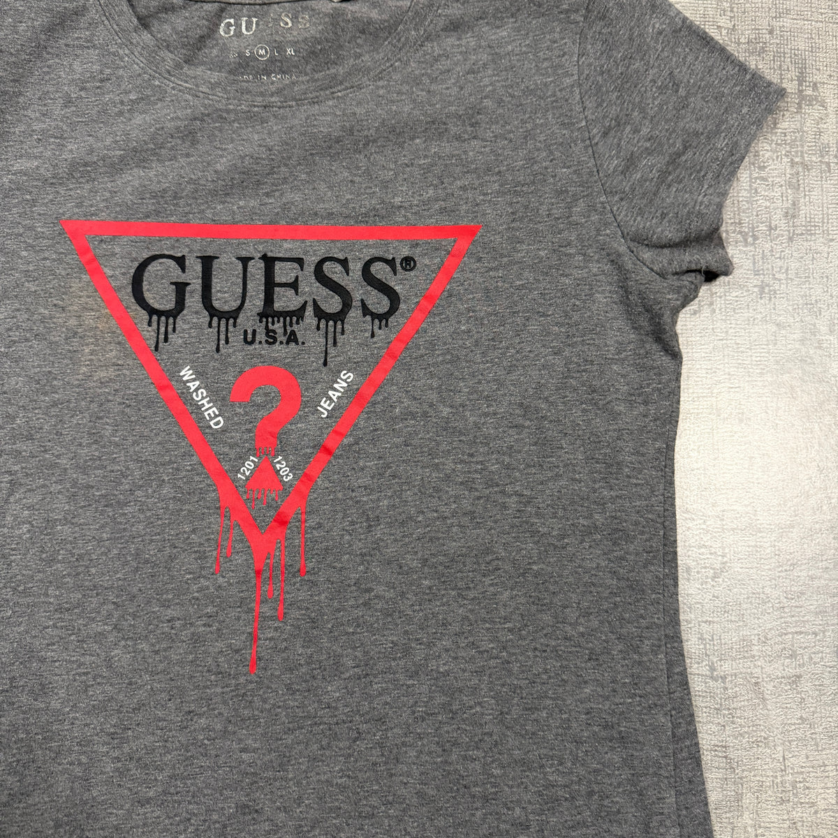 GUESS USA Women’s Grey Y2K Fitted Graphic Tee Size M Top               -I43