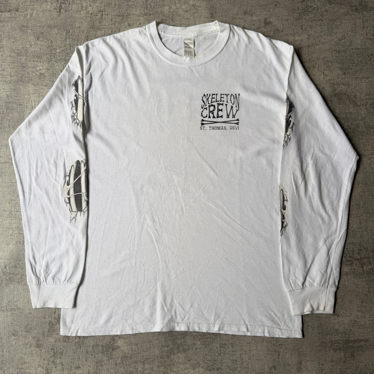 “Live Like A Captain, Party Like A Pirate” Vintage White Graphic Tee Size M Mens                      -E44