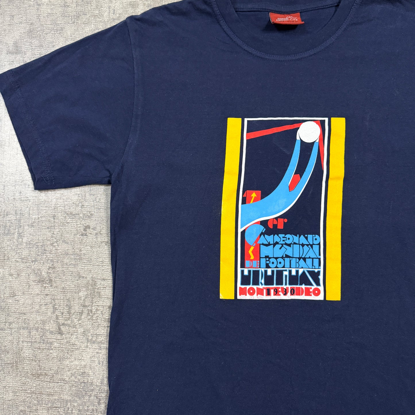 Vintage Navy Football Soccer Graphic Tee Size S Mens                   -I57