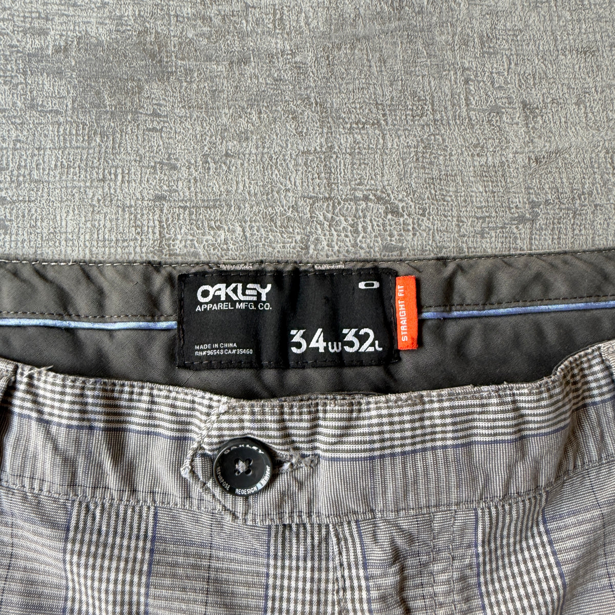 Oakley Mens Grey Plaid Cargo Shorts Size 34W 32L             -A49
