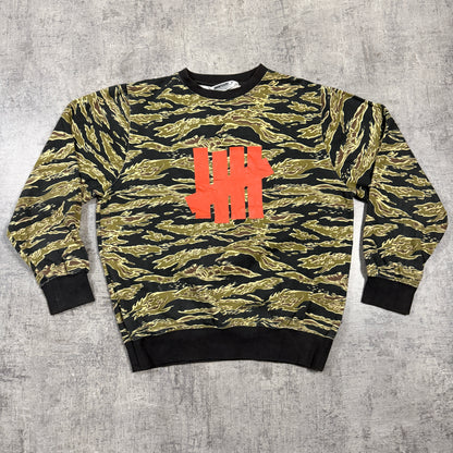Undefeated Camo Graphic Sweater Size M Mens Green Black Streetwear Pullover    -I29