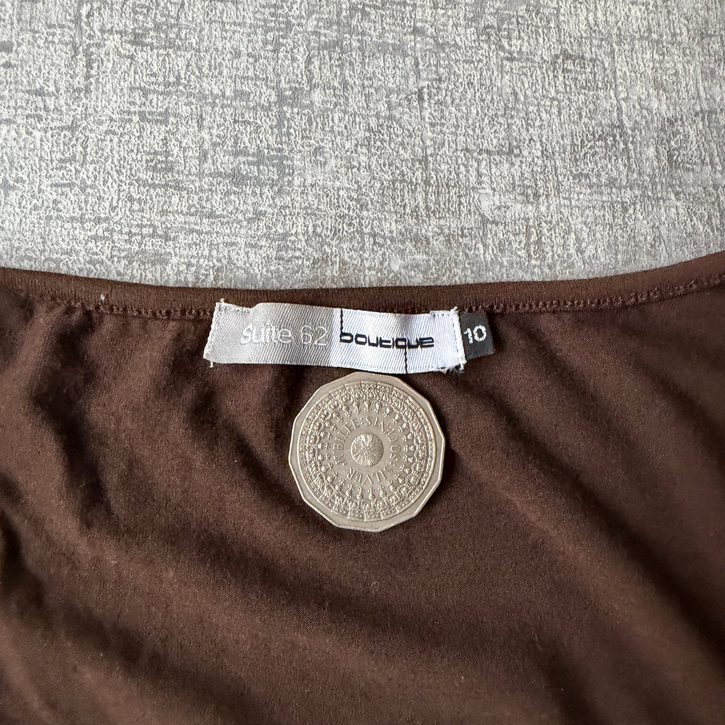 Suite Boutique Womens Brown Y2K Top Size 10 V Neck          -F62