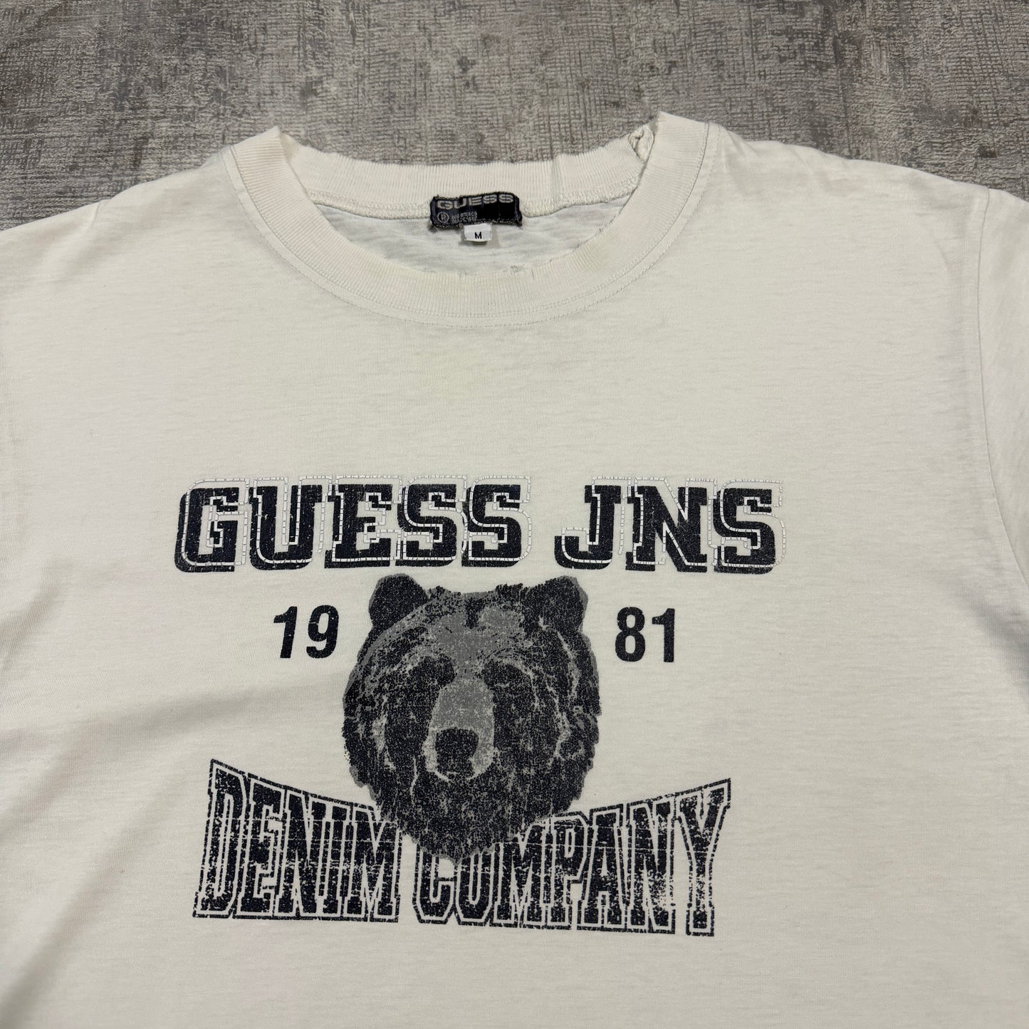 GUESS Jeans Men’s Vintage Graphic Tee Size M Mens Cream Top              -I56