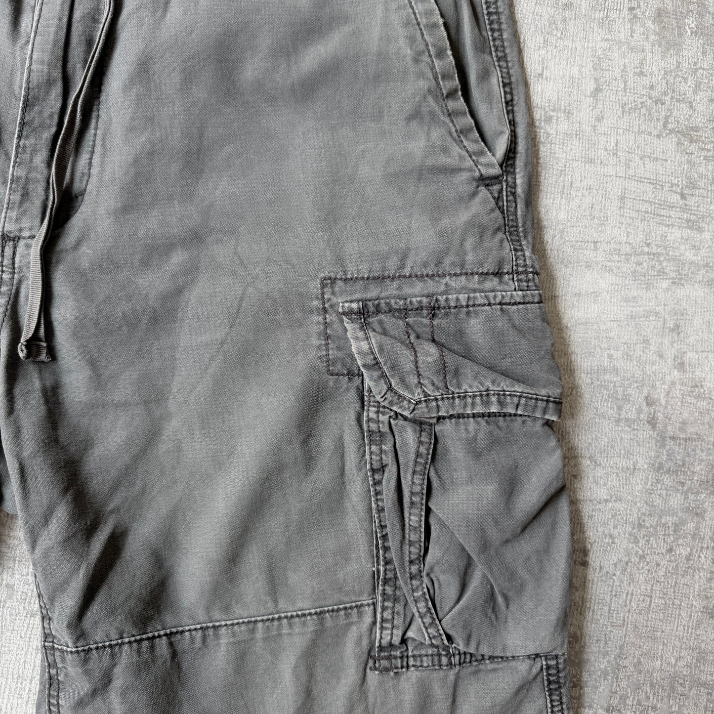 Footlocker Y2K Baggy Grey Cargo Shorts Size 36 Mens W' Drawstring               -D11