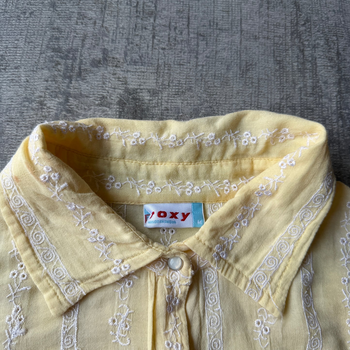 Roxy Vintage Womens Button Up Size M Yellow/ White Lace Details       -B17
