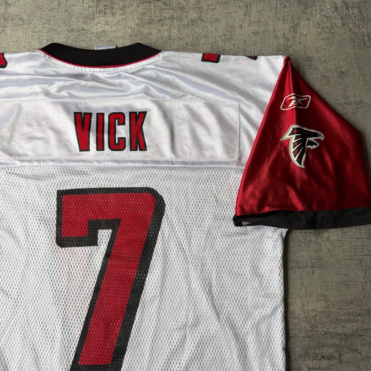 NFL Atlanta Falcons Jersey Size M Mens Vick #7      -H6