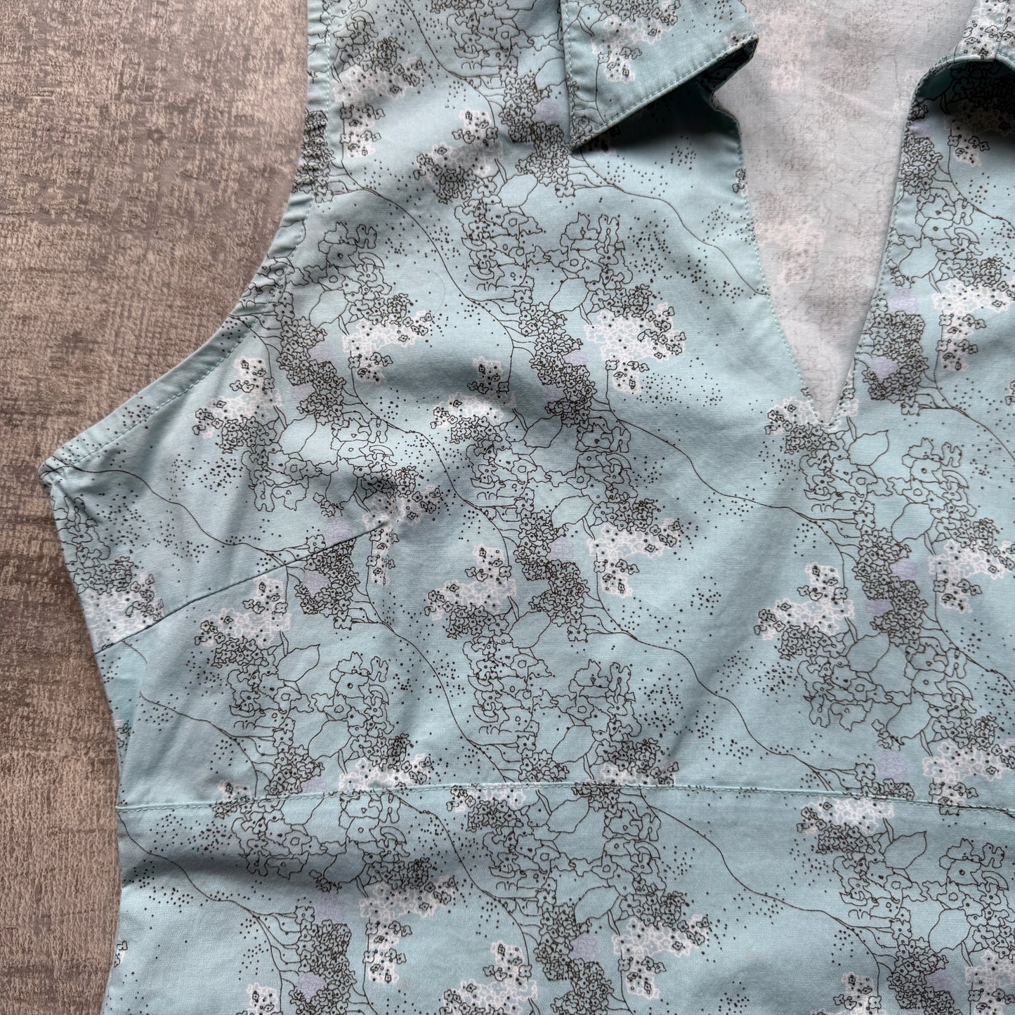 Colorado Womens Blue Floral Blouse Top Size XL Womens Sleeveless V-Neck        -A28
