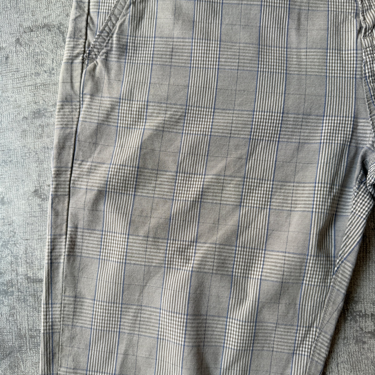 Oakley Mens Grey Plaid Cargo Shorts Size 34W 32L             -A49