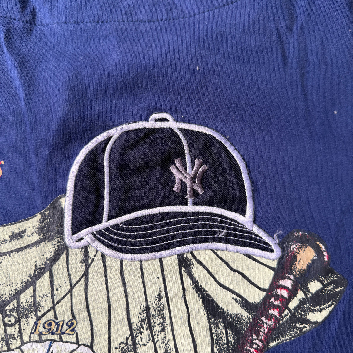 Vintage NY Yankees Baseball Top Fits Size M-L Mens Graphic            -C28