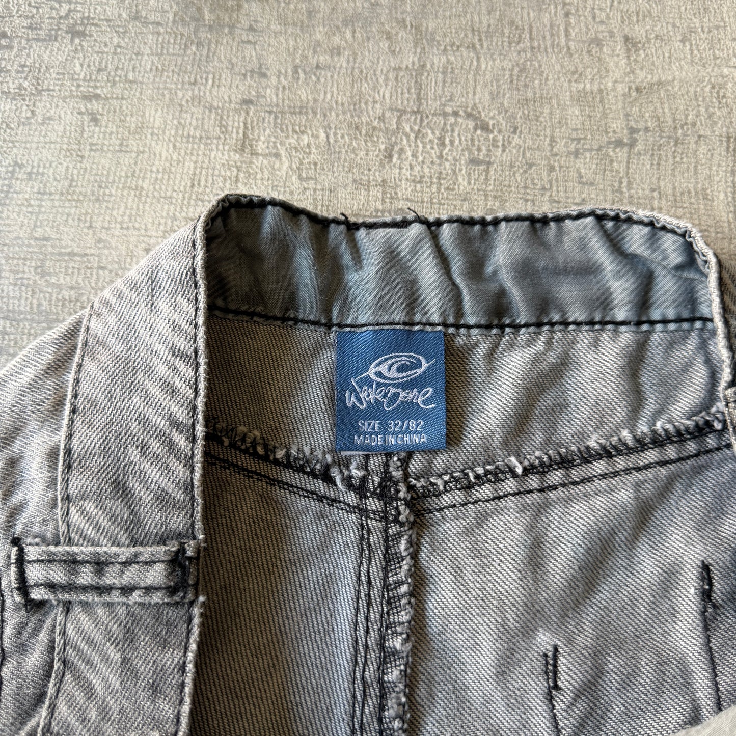 Wavezone Y2K Baggy Jorts Size 32 Grey Checkered Faded Mens          -A48