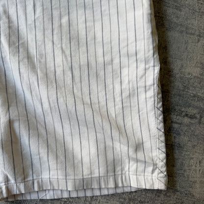 Hurley Y2K Baggy White/ Black Cargo Shorts Size 31 Pinstripe         -A47