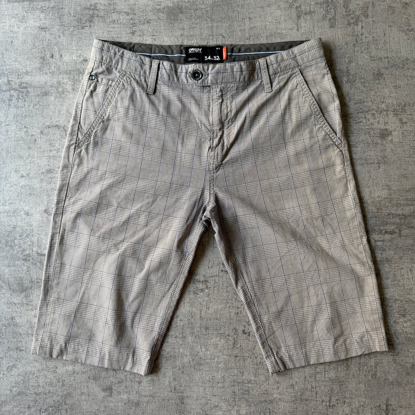 Oakley Mens Grey Plaid Cargo Shorts Size 34W 32L             -A49